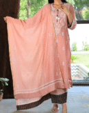 Mal Chanderi 𝑨𝒋𝒓𝒂𝒌𝒉 X Chikankari With Kamdani Work Kurta Set